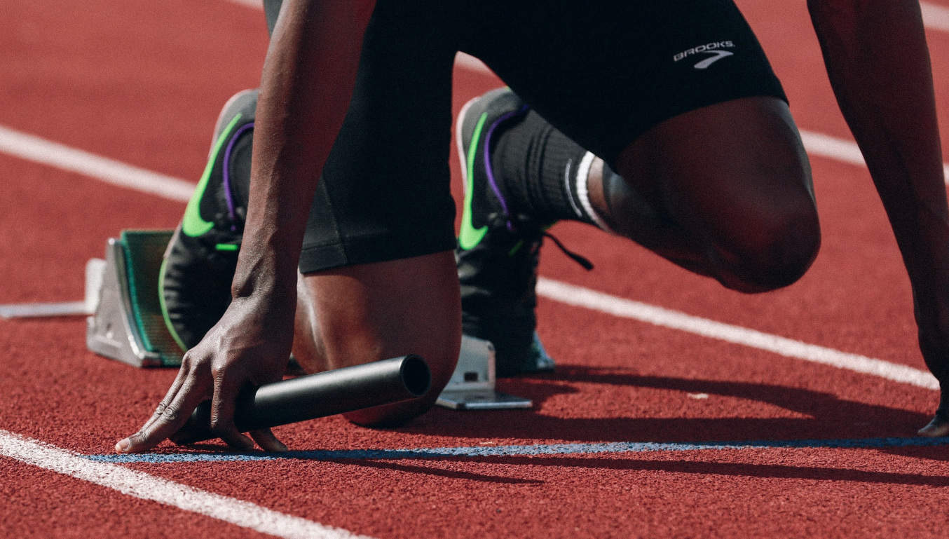 sprinter-waiting-on-starting-blocks