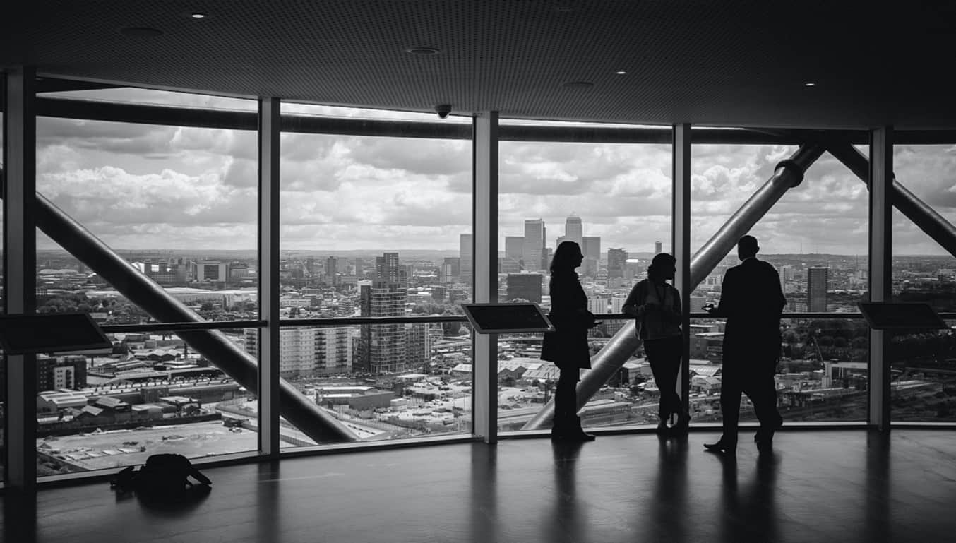 city-skyline-view-people-meeting