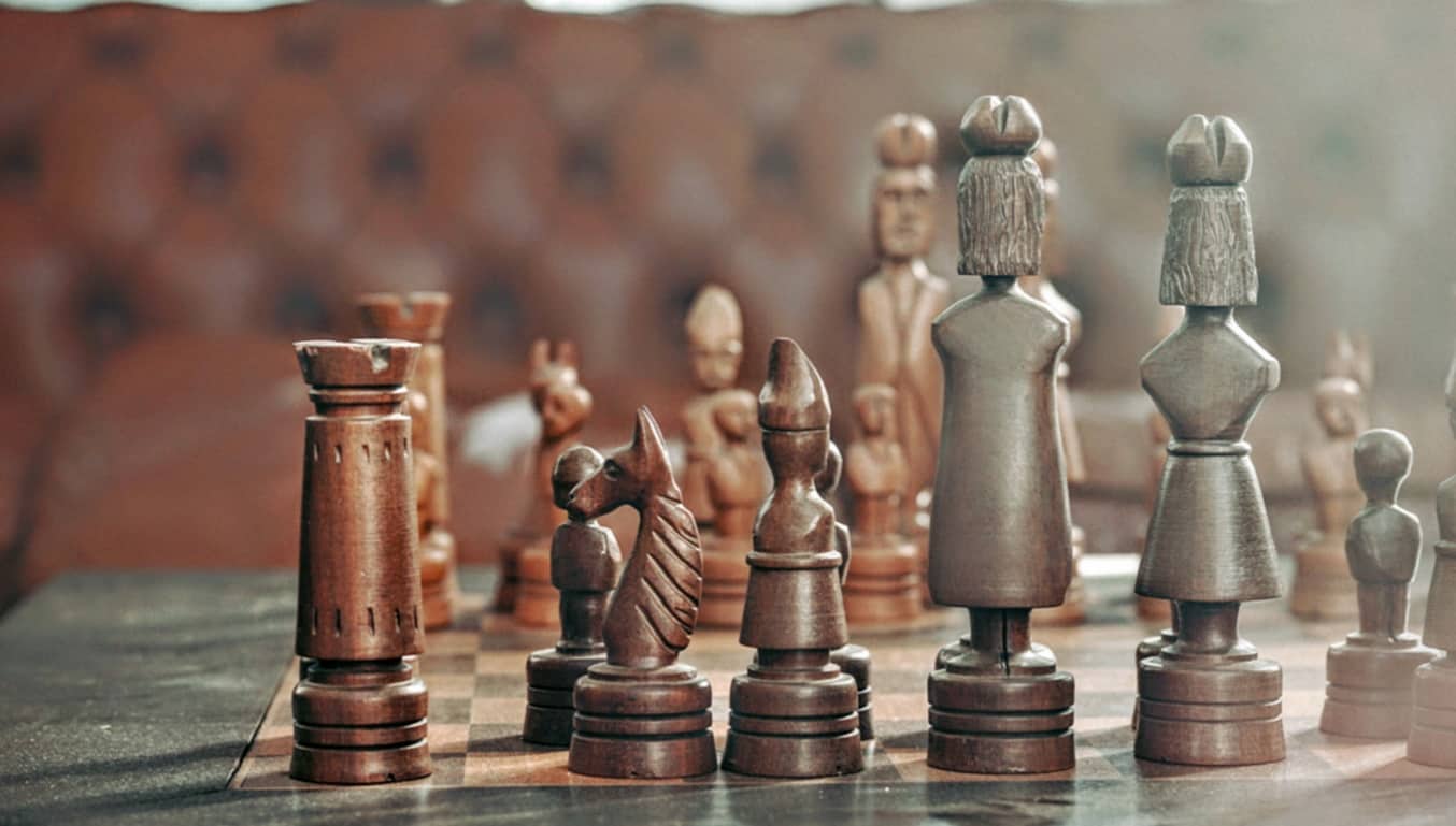 wooden-chess-pieces-board