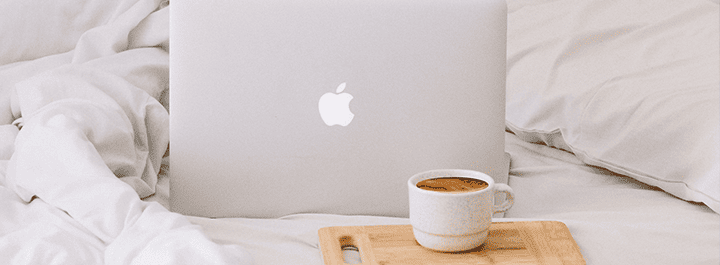 apple-laptop-bed-cup-of-coffee
