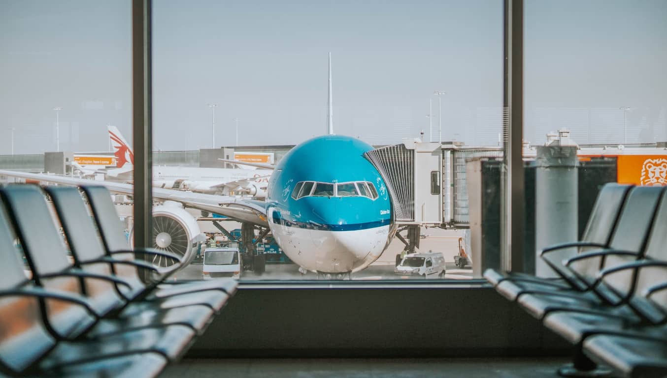 blue-airplane-airport