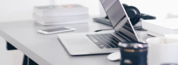 laptop on a desktop|||||||||||||||||||