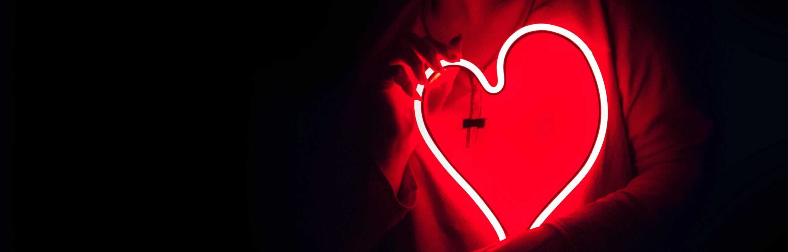 red-heart-neon-sign