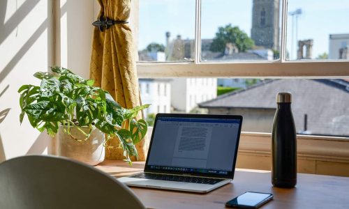 Working_from_home-laptop-waterbottle